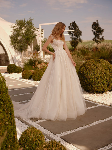 Ashlee by Vittoria Soltero